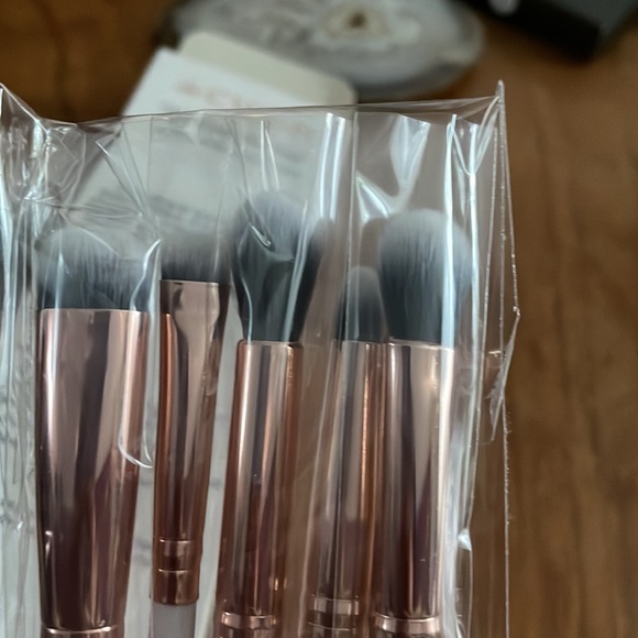 Crown Brushes All Eyes on You 5 piece eyeshadow brush set - Picture 3 of 3